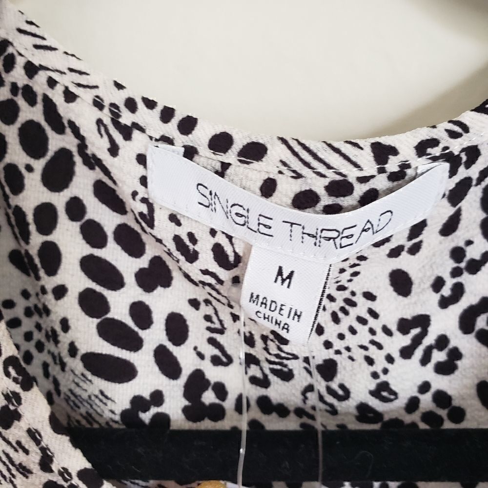Single Thread Ladder Stitch Semi-Sheer Animal Print Blouse Medium - Picture 5 of 8